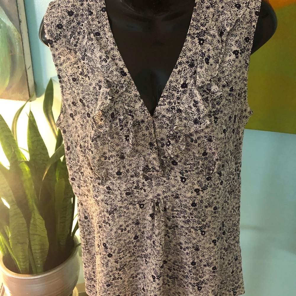 Cute, unique, silk sleeveless top.